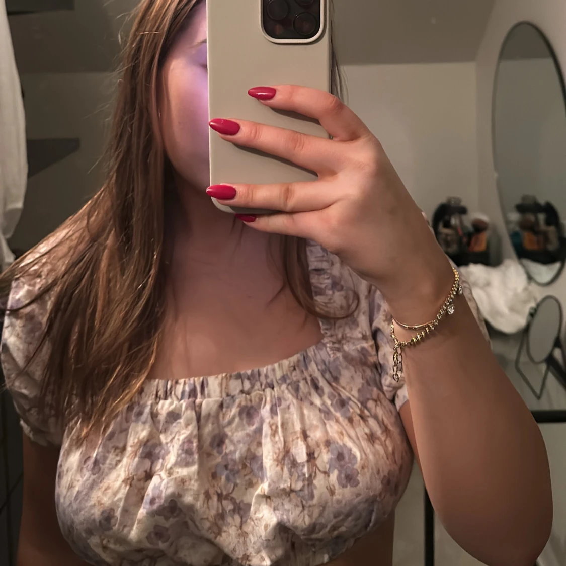 Blommig blus med puffärmar