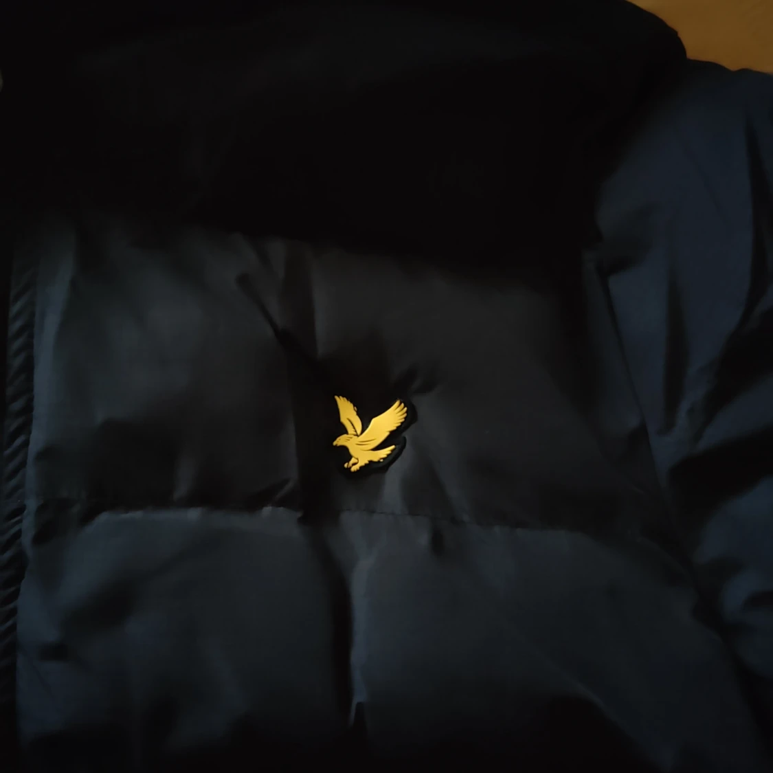 Svart pufferjacka från Lyle & Scott - 90