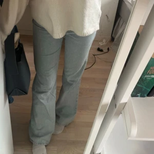 Ljusblå bootcut jeans - Snygga ljusblå bootcut jeans från zara💕💕💕