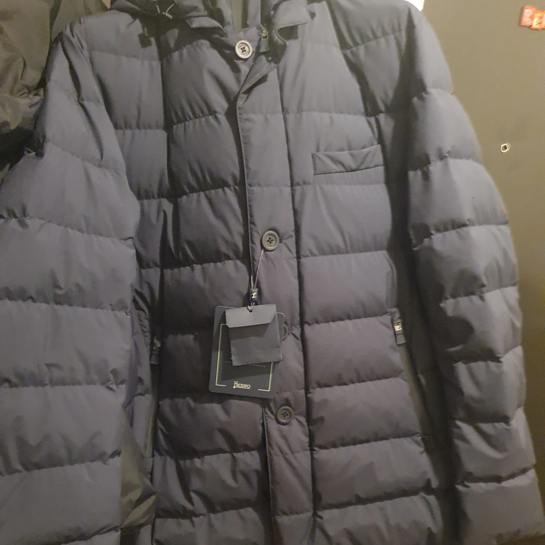 Mörkblå dunjacka från Herno