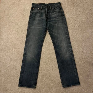 Levis 501 -  levis 501 jeans i en sjukt snygg färg och tvätt. Storlek W29 L32