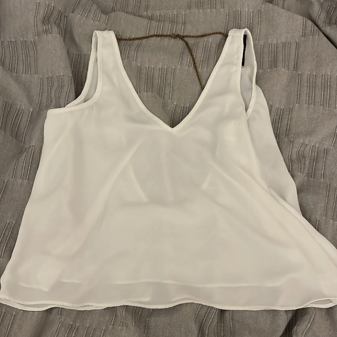 Vit ärmlös linnetopp