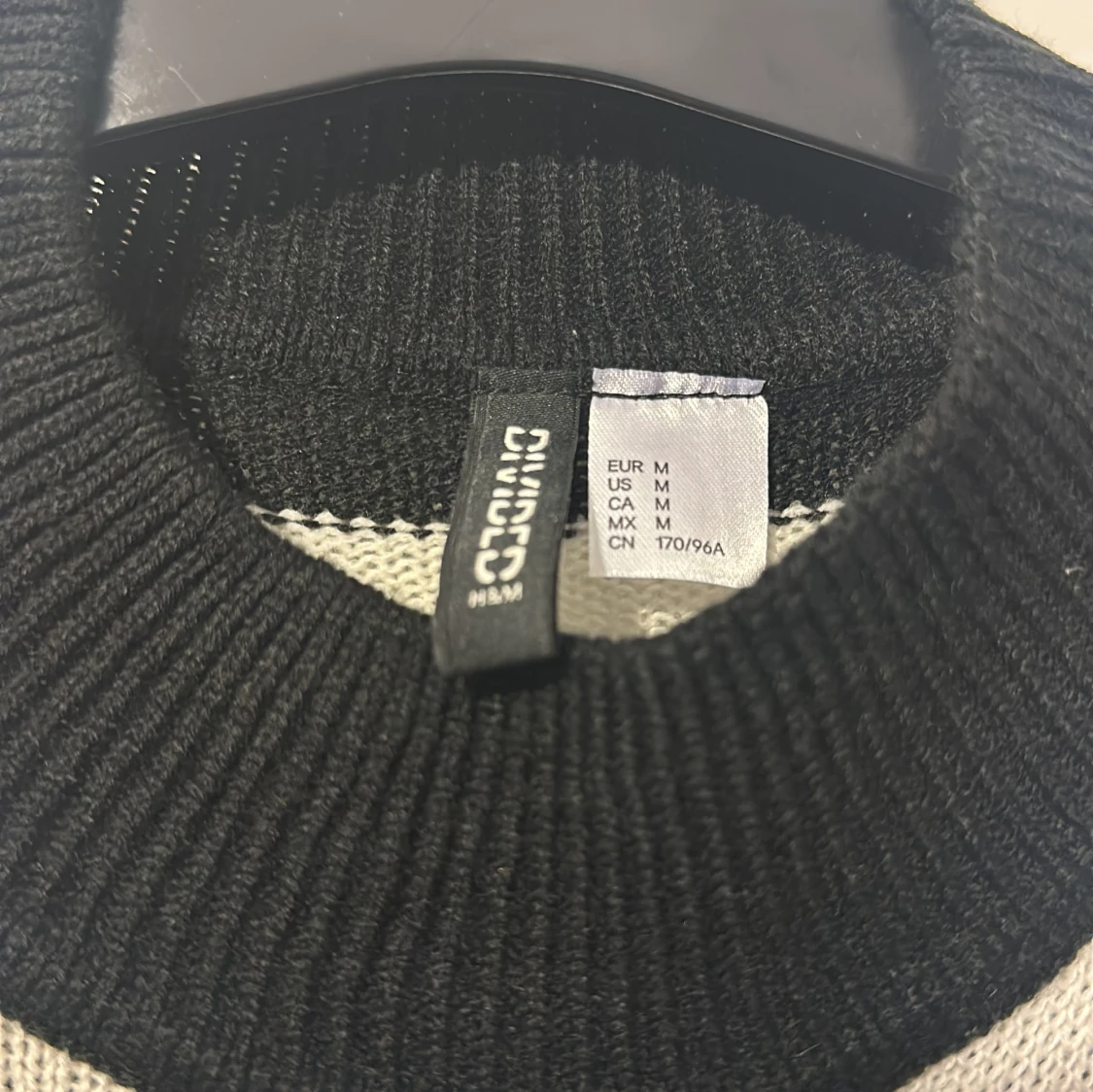 Svart och vit randig tröja från h&m  - 90