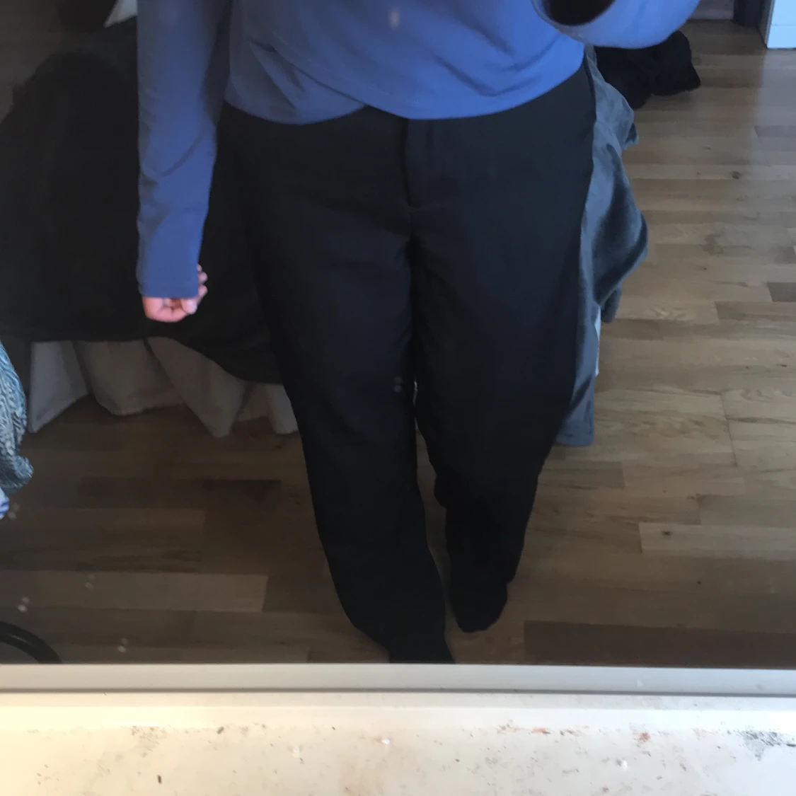 Svarta kostymbyxor, vila