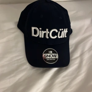 Cap - Säljer min nya dirtcult keps pros kan diskuteras