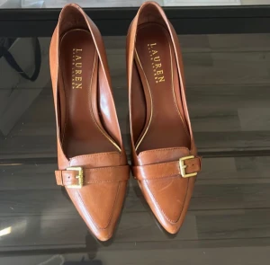 RALPH LAUREN KLACKSKOR - Mkt fint skick se bilder  Stl 37,5 8 cm klack