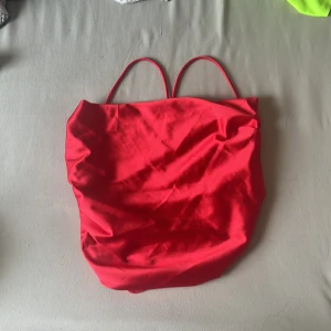 Rygglös topp - Använd en gång