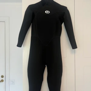 Rip Curl våtdräkt stl:12 - Rip Curl våtdräkt i stl 12. Oanvänd, lapp sitter kvar.
