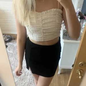 Sötaste toppen🤍 - Dags att sälja min älskade fest topp då den inte kommer till användning längre, nyskick.  Stretchiga med justerbara band och passar XS och S. Hör av dig vid frågor😽
