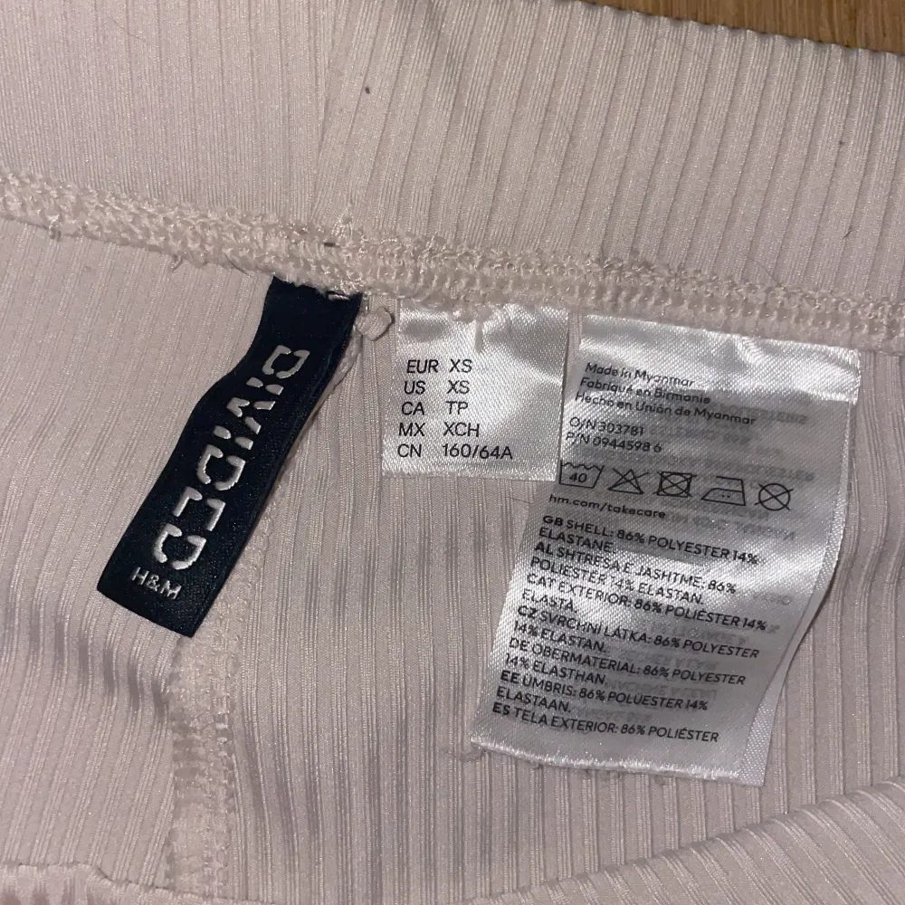 UtsvĂ€ngda tights frĂ„n h&mđ«¶đŒ. Farkut & Housut.