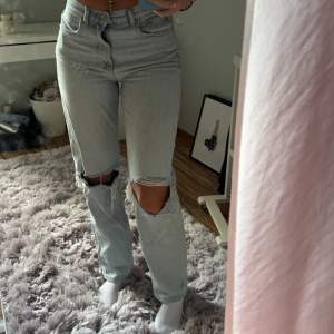 Midwaisted jeans från Gina Tricot. Fråga för mer bilder😇