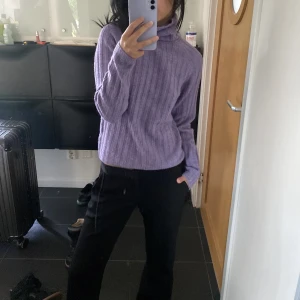Lila tröja  - Såå sjukt fin pastel lila turtle neck! 