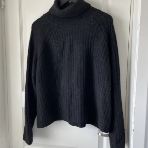 Tjock tröja  - Tjock tröja från Ullared. 