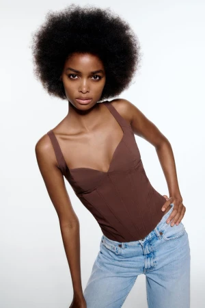 Brun korsett topp från Zara - Brun korsettopp med dragkedja i sidan. Oanvänd men saknar etikett. Storlek M men passar mer än storlek S.