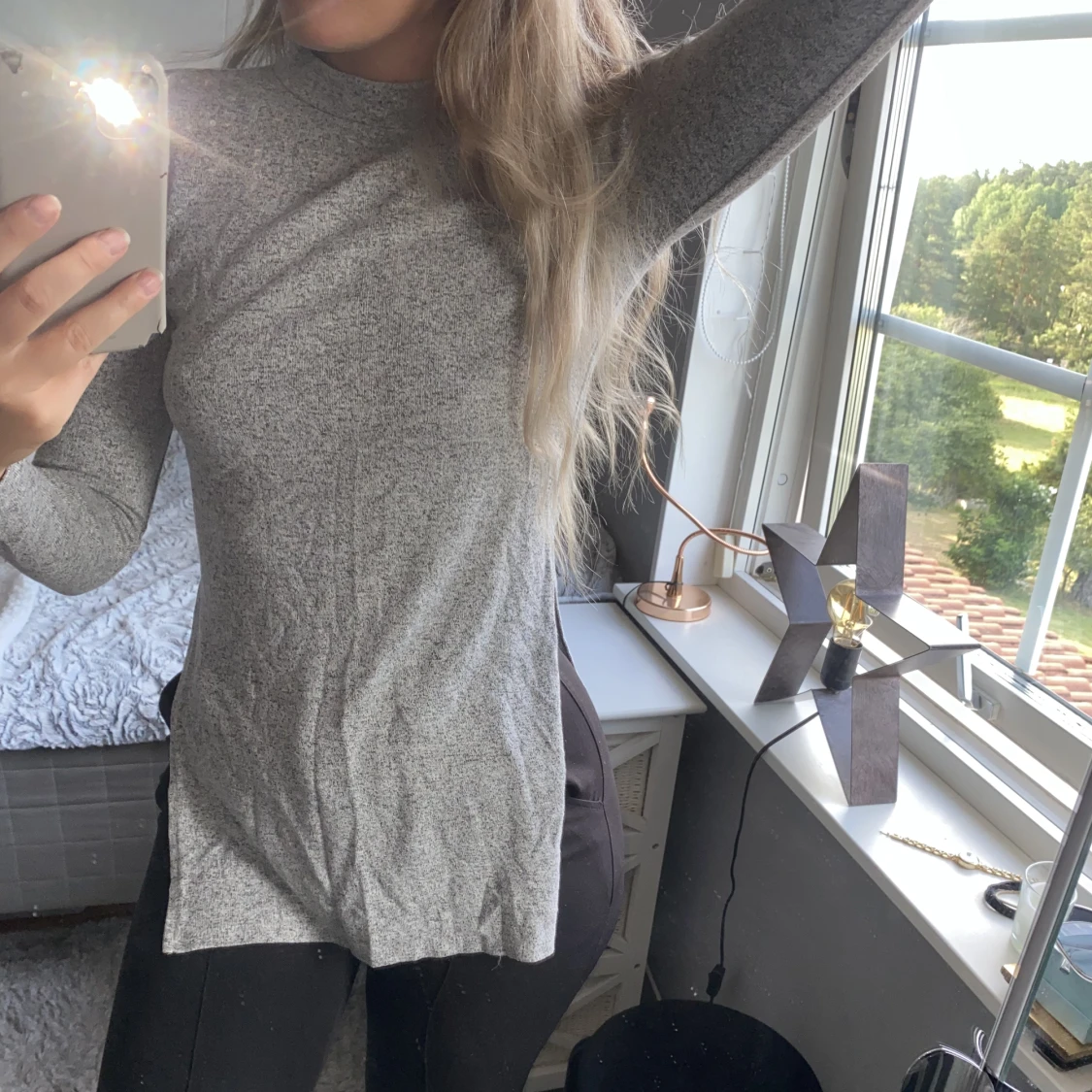 Grå slit tröja