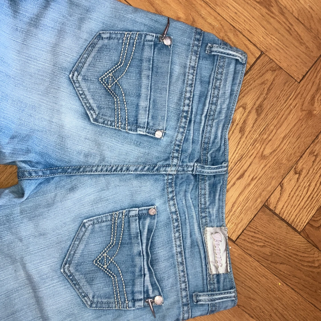 Utsvängda jeans y2k - 91
