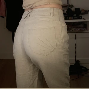 Linnebyxor  - Så söta linnebyxor som har legat i garderoben för länge😪 Innerbenslängd-74cm