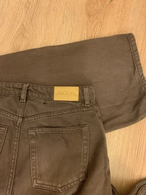 Bruna jeans - Bruna högmidjade jeans från monki!!🫶🏼 Innebenslängd-76