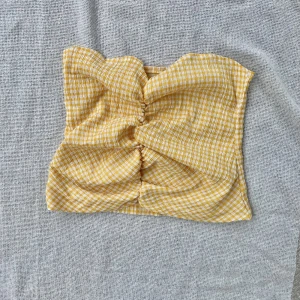 Tubtop - Jättecool tubtop använt ca 1 till 2 gånger. Köpt förra året på shein. Coolt me ett par Jeans och en kavaj :)