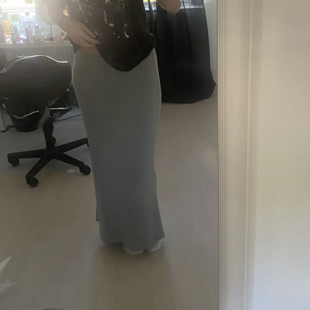 Lågmidjad kjol från bikbok💞 Helt slutsåld på hemsidan! Säljer för 250 + frakt. Kjolar.