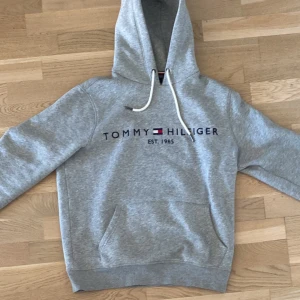 Tommy hilfiger hoodie - Nyskick, nypris runt 1000kr 