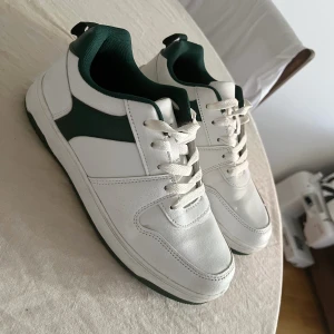 Sneakers - Sköna sneakers 