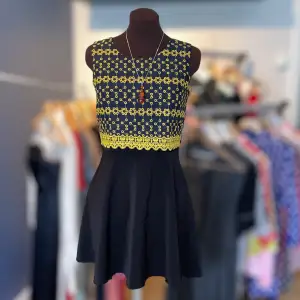 Hej! Alla kläder är första hand från M&N shop 🩷 📌Denna klänning finns i fler färg  👗Fler bilder kan skickad 