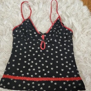 Fin linne - Fin svart linne med silvriga dödskalle