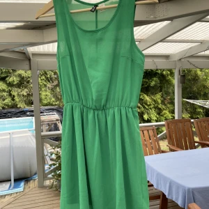 Klänning - Klänningen är i storlek 34 och i bra skick.