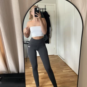 ICIW Tights - Mörkgråa träningstights från ICIW. Bra skick. Storlek xs 