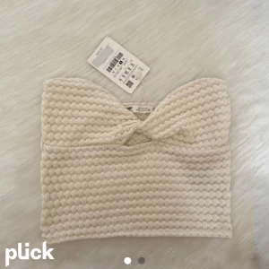 Bandeu topp - Bandeu topp från Pull & Bear i storlek S. Aldrig använd. (Bilden är inte min)💗💗