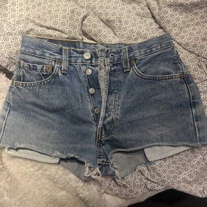 Levis jeans shorts  - Levis jeans shorts low 