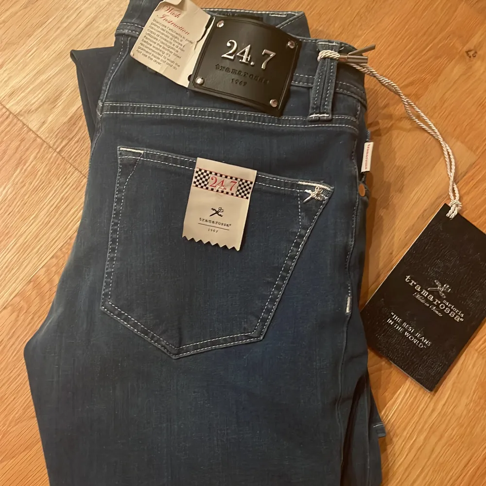 Tramarossa Jeans - modell Leonardo. Smal passform. Helt oanvända med tags kvar, ny pris 3199:-. Från Ströms Göteborg.. Jeans & Byxor.