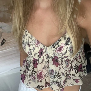 Zara topp - Säljer populära zara toppen🌼 endast använd få antal gånger!