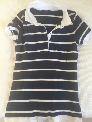 Top med krage  - Mycket bekväm och slim fit GANT top.  96%  4% spandex  