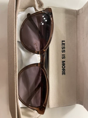 Solglasögon  - Säljer solglasögon 