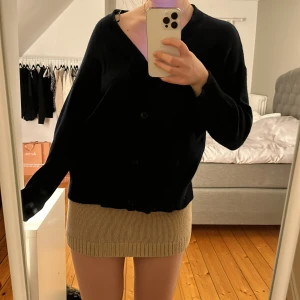 Kjol - Snygg stickad kjol, perfekt till hösten