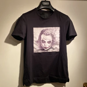 Limitato t-shirt jokern - Storlek: xs, passar om du e är 168-175 ungefär. Skick: aldrig använd, nyskick. möts upp gbg eller fraktar 