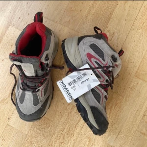 Nya kängor, storlek 37 - Höstskor, nya, oanvända med prislappen kvar.