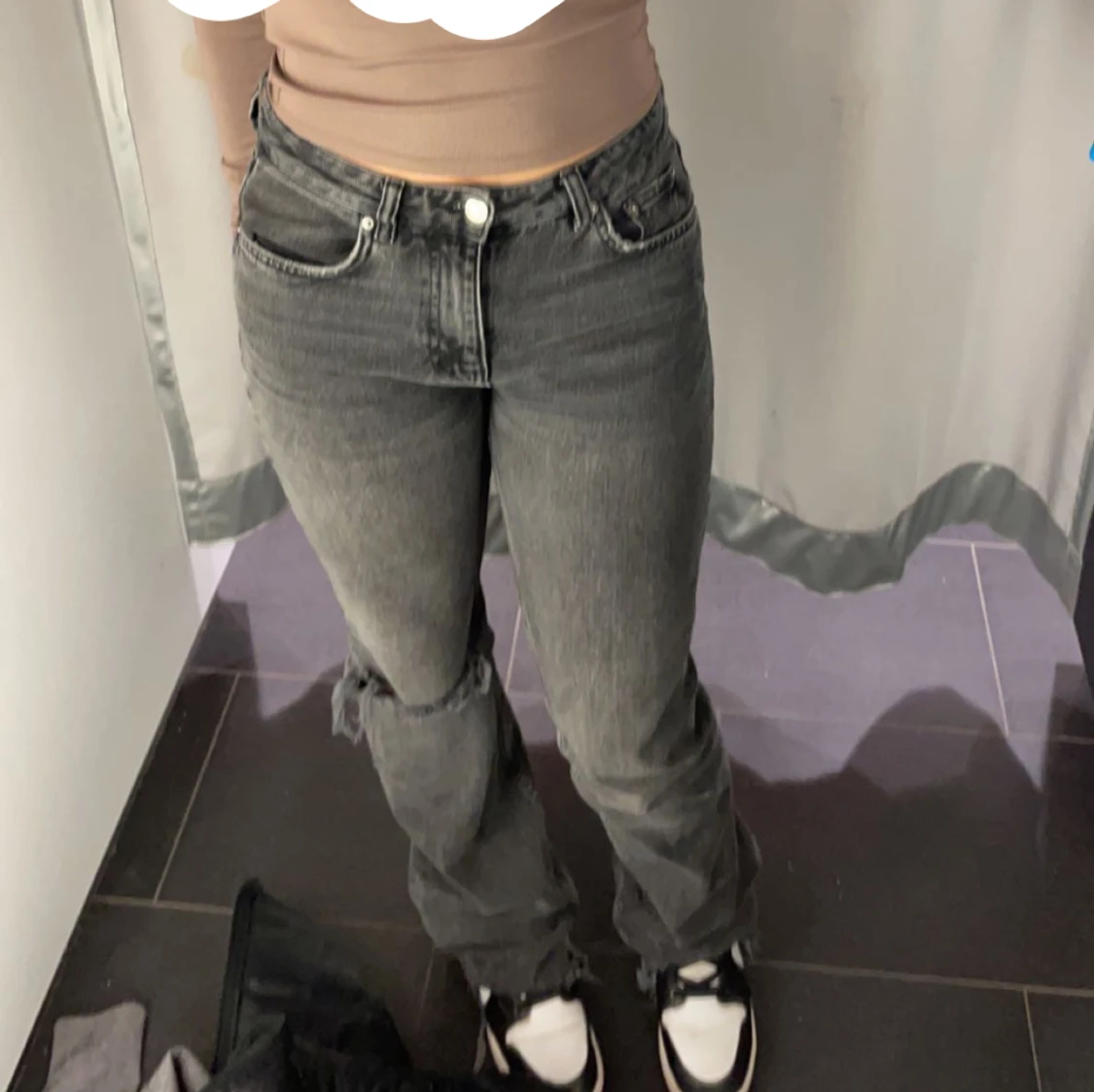 Mid waist grå svarta jeans - 90