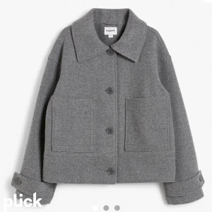 Grå kappa - Intresse koll på min gråa kappa från Kappahl! Använd få gånger. Säljer inte under 600kr