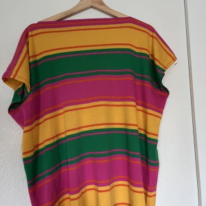 T-shirt - T-shirt i storlek L. 