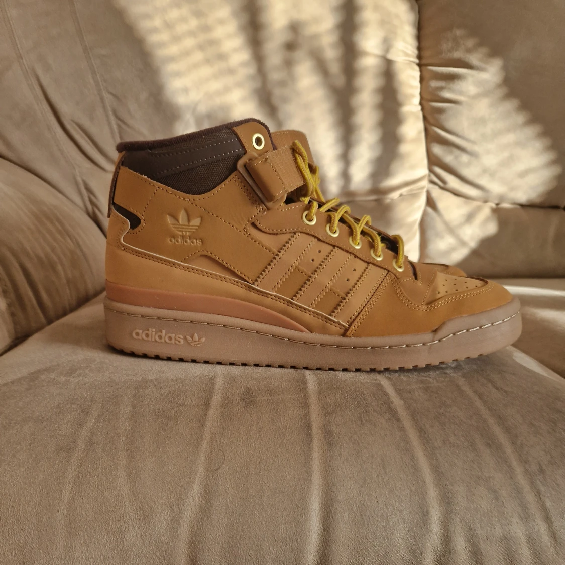 Adidas: forum mid