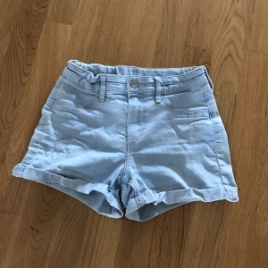 Shorts - Säljer dessa shorts. Är i fint skick!