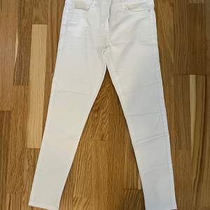 Skinny jeans från LCW young i storlek 38, knappt använt 