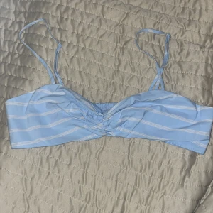 Bralette  - En fin liten topp som jag aldrig använt så i perfekta sick!💓