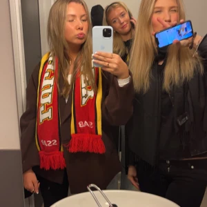 Kappa - Säljer min bruna kappa från Lindex, helt slutsåld ord pris 999 kr, oversized i storlek, pris kan diskuteras är villig till lägre pris