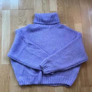 Tjocktröja - Mysig stickad tröja som passar bra till hösten och vintern.