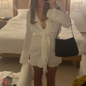 Klänning  - Intressekoll på denna fina klänning ifrån NA-KD. Storlek 36. Fint skick. 