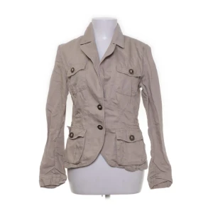 Jacka - Supersnygg jacka som tyvärr inte kommer till användning hos mig. 